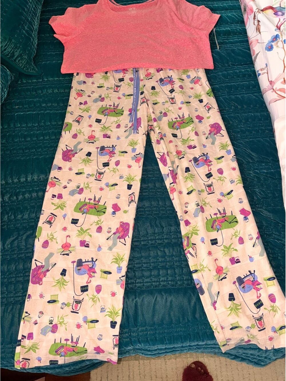 HUE Women's Medium Pink Top and Printed Pajama Pants Set